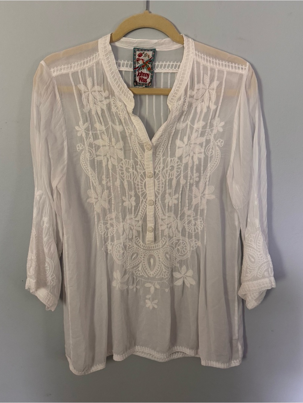 Johnny Was Jeta Blouse Womens M White Embroidered Rayon Boho 3/4 Sleeve - Picture 2 of 8